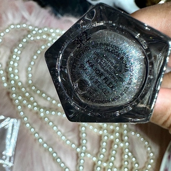 Fenty Beauty Lip Luminizer - Major Flex Shimmering Multicolor Smoky Black Gloss - Picture 4 of 7